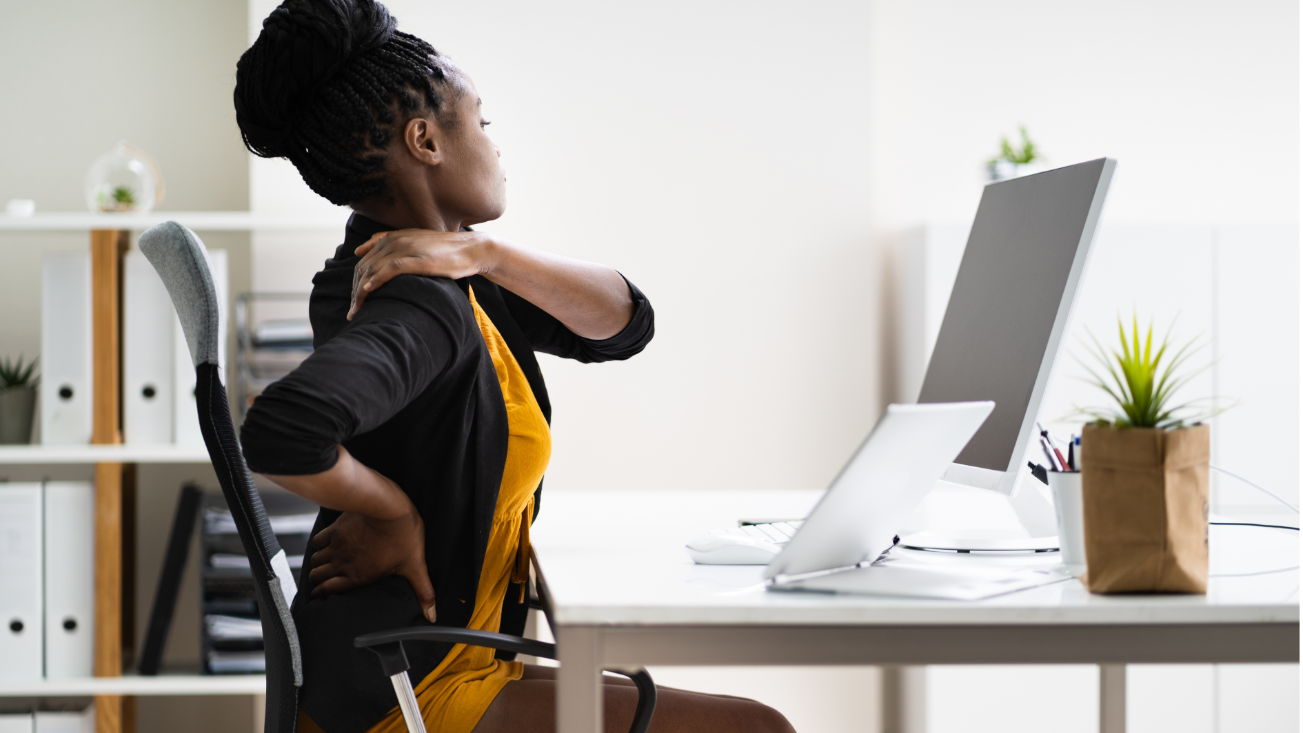 woman with office job back and neck pain